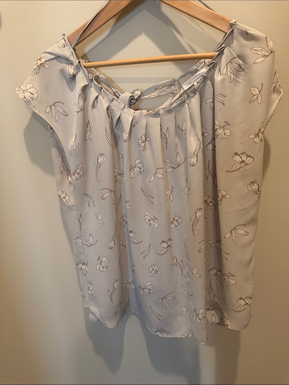 LC Lauren Conrad Light Gray Floral Tie-Back Blouse